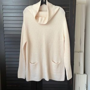 Vince ivory sweater. 100% cashmere